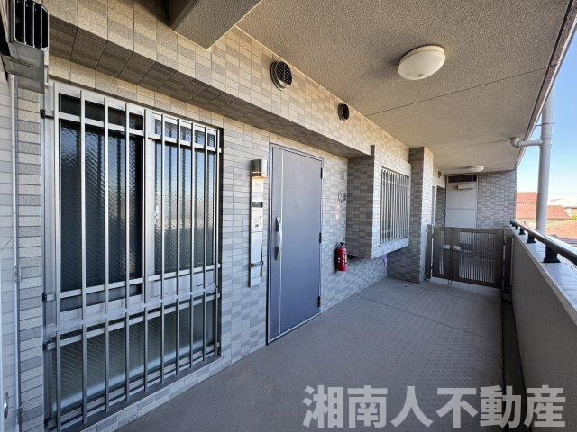 カインドステージ北鎌倉の玄関|収納もある玄関です