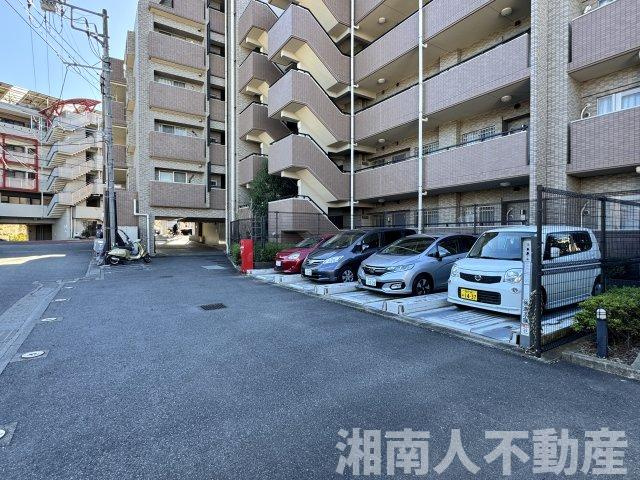 カインドステージ北鎌倉の駐車場