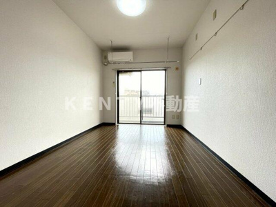 【居間・リビング】 | ＮＵ　ＴＥＲＲＡＣＥ鵜の木 | ゆったり過ごせる居間です