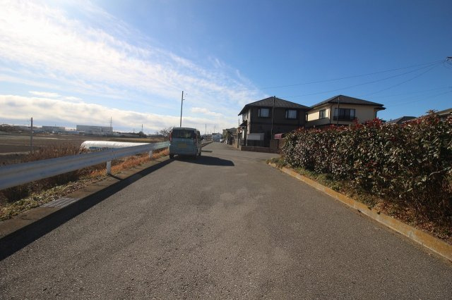 下野市緑5丁目の前面道路含む現地写真|北東側道路