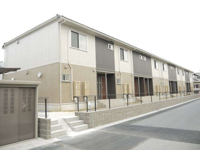 津市一身田中野のアパート