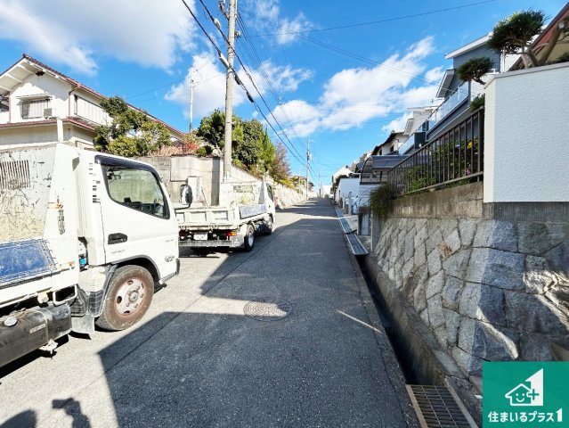 神戸市須磨区竜が台　第2期　新築一戸建ての前面道路含む現地写真|周辺は落ち着いた街並みの住宅地！子育てがしやすい住環境です！まだ未完成ですが、現地でしかわからない事もございます。是非一度ご覧ください。