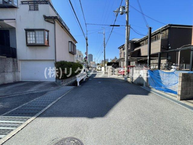 香里園東之町　中古一戸建ての前面道路含む現地写真|前道　北西　幅員4.7ｍ
■物件内覧・資金計画相談・住宅ローン相談、リフォーム相談、お問合せ受付中■
※当日・翌日のご内覧、ご相談はお電話でのお問合せがスムーズです！