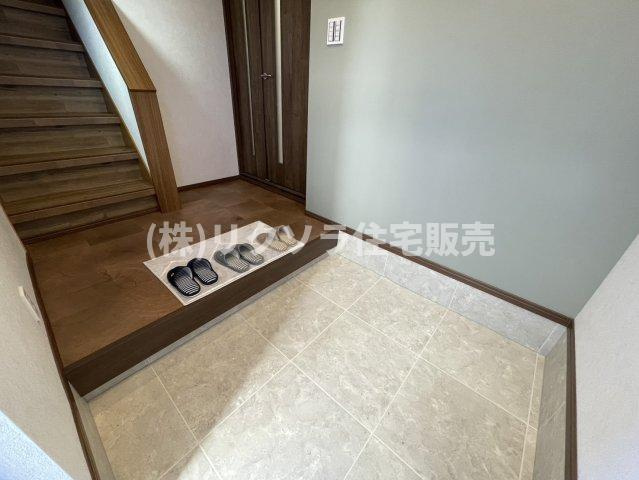 香里園東之町　中古一戸建ての洋室|洋室6.0帖
■物件内覧・資金計画相談・住宅ローン相談、リフォーム相談、お問合せ受付中■
※当日・翌日のご内覧、ご相談はお電話でのお問合せがスムーズです！