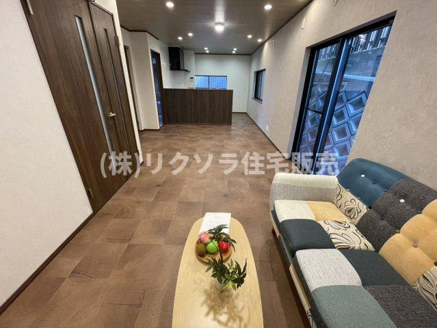 香里園東之町　中古一戸建てのキッチン|システムキッチン　食器洗い乾燥機付き
■物件内覧・資金計画相談・住宅ローン相談、リフォーム相談、お問合せ受付中■
※当日・翌日のご内覧、ご相談はお電話でのお問合せがスムーズです！