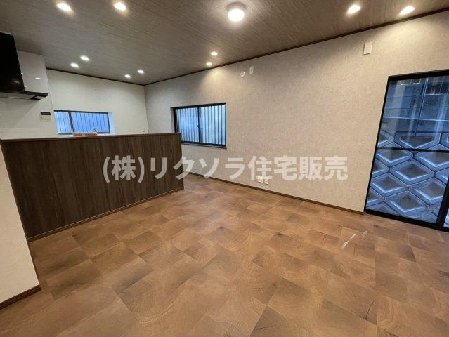 香里園東之町　中古一戸建てのトイレ|温水洗浄便座
■物件内覧・資金計画相談・住宅ローン相談、リフォーム相談、お問合せ受付中■
※当日・翌日のご内覧、ご相談はお電話でのお問合せがスムーズです！