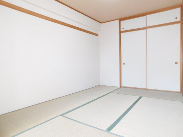 名古屋市北区辻本通１丁目の中古マンションの和室|◇和室◇　　明るい和室約６．０帖　収納完備の落ち着いた空間です♪　（２０２５年８月リフォーム済）