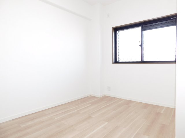 名古屋市北区辻本通１丁目の中古マンションの洋室|◇洋室◇　　明るい洋室約５．１帖　全居室収納完備♪　（２０２５年８月リフォーム済）