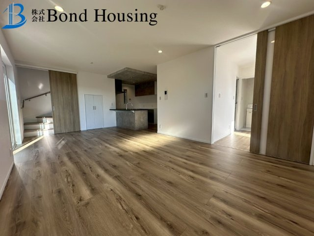 土地面積50坪越え・広々とした4LDK　つつじが丘5丁目の居間・リビング