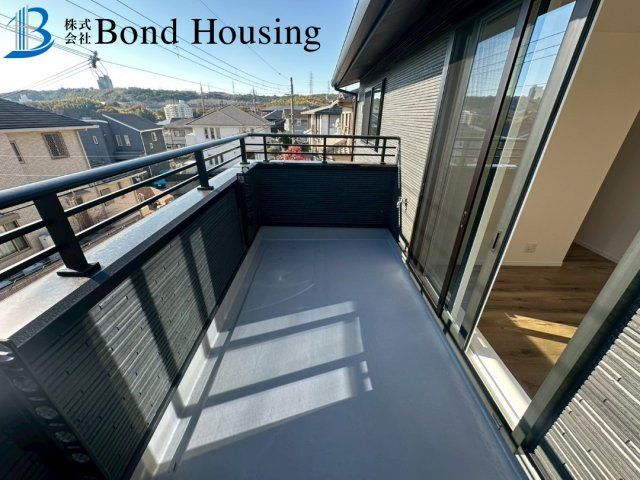 土地面積50坪越え・広々とした4LDK　つつじが丘5丁目のバルコニー