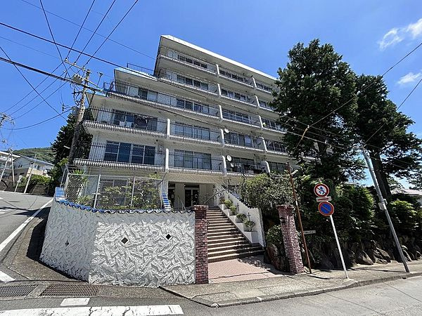 秀和熱海西山レジデンスの外観