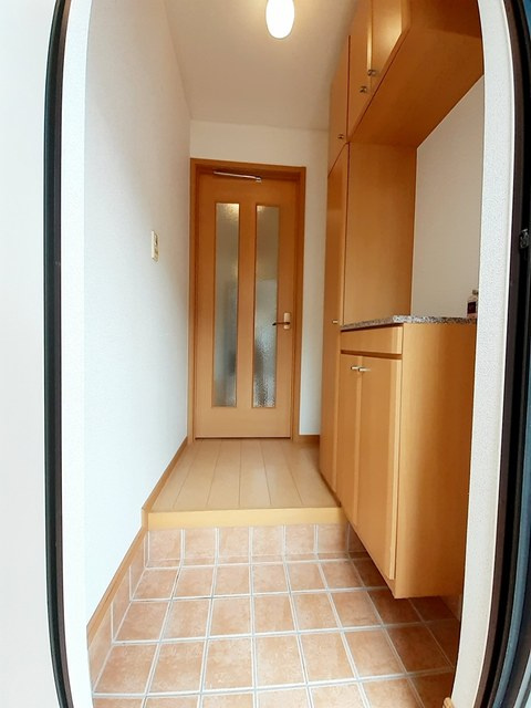 ウエストフィール伍号館の玄関