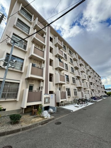 深江橋コーポF号棟の外観|大阪メトロ中央線「深江橋」駅まで徒歩約10分です。