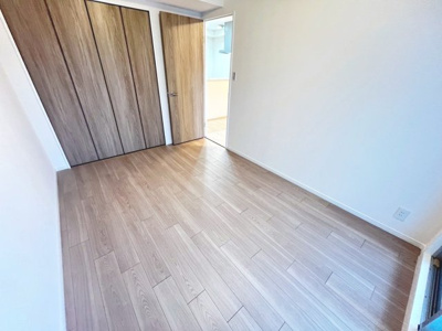 【洋室】 | 南海住吉清水丘グリーンコート | クロス・フローリング張替！綺麗な壁や床で室内が明るくなりますね！爽やかな気分でお過ごしいただけますよ！