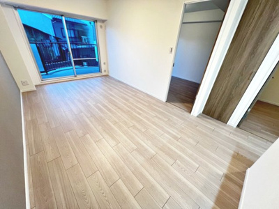 【居間・リビング】 | 南海住吉清水丘グリーンコート | 南海本線「住ノ江」駅まで徒歩１１分！南海高野線「我孫子前」駅まで徒歩１１分！阪堺電気軌道阪堺線「我孫子道」駅まで徒歩３分！３沿線利用可能！通勤や通学に便利ですね！