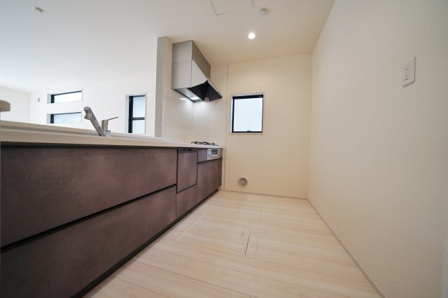 【横浜市瀬谷区中屋敷1丁目25-3新築戸建て】★仲介手数料無料★（上瀬谷小学校・瀬谷中学校）のキッチン