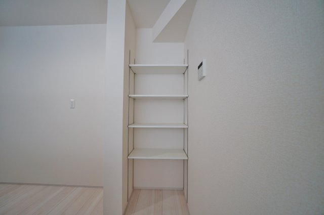 【横浜市瀬谷区中屋敷1丁目25-3新築戸建て】★仲介手数料無料★（上瀬谷小学校・瀬谷中学校）の収納