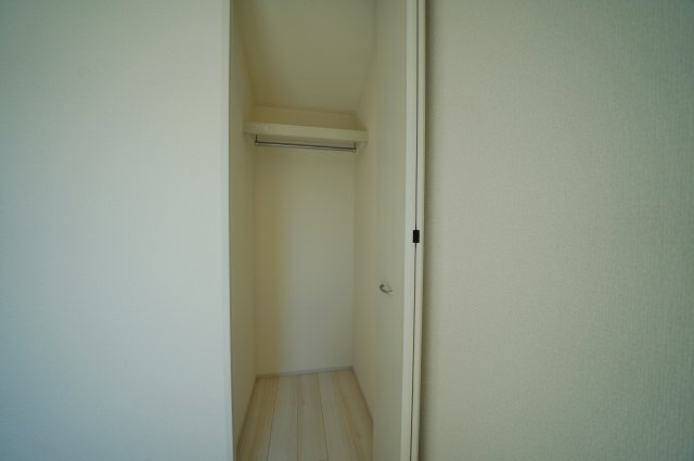 【横浜市瀬谷区中屋敷1丁目25-3新築戸建て】★仲介手数料無料★（上瀬谷小学校・瀬谷中学校）の収納