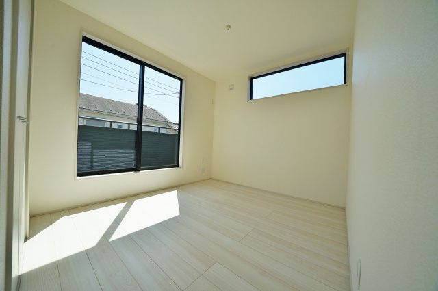 【横浜市瀬谷区中屋敷1丁目25-3新築戸建て】★仲介手数料無料★（上瀬谷小学校・瀬谷中学校）の洋室
