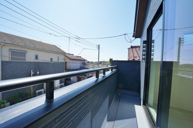 【横浜市瀬谷区中屋敷1丁目25-3新築戸建て】★仲介手数料無料★（上瀬谷小学校・瀬谷中学校）のバルコニー