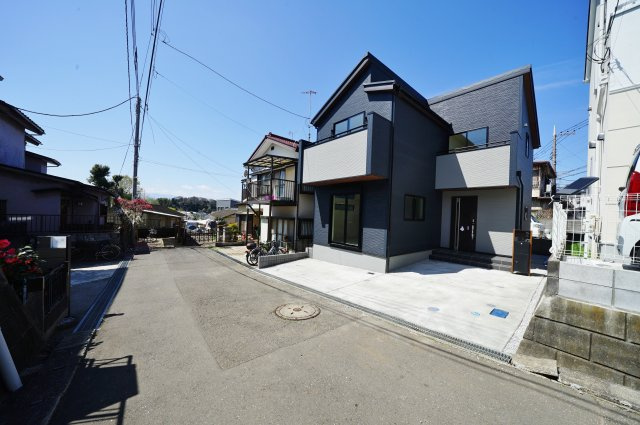 【横浜市瀬谷区中屋敷1丁目25-3新築戸建て】★仲介手数料無料★（上瀬谷小学校・瀬谷中学校）の前面道路含む現地写真