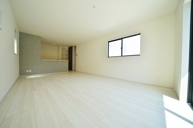 【横浜市瀬谷区中屋敷1丁目25-3新築戸建て】★仲介手数料無料★（上瀬谷小学校・瀬谷中学校）の居間・リビング