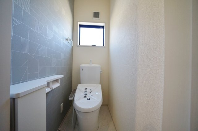 【横浜市瀬谷区中屋敷1丁目25-3新築戸建て】★仲介手数料無料★（上瀬谷小学校・瀬谷中学校）のトイレ