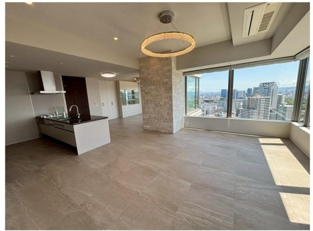 グランドメゾン上町台レジデンスタワーの居間・リビング