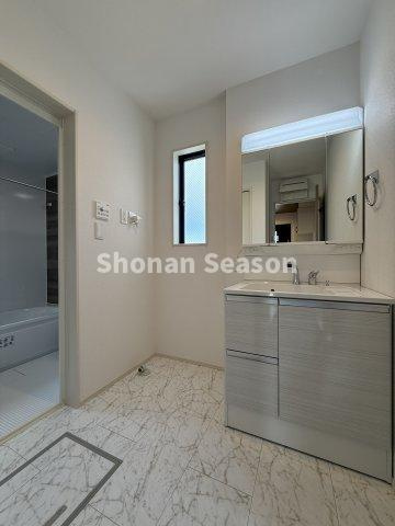 【独立洗面台】 | 収納・機能性を兼ね備えた独立洗面台◎
水廻り集中設計で、毎日の家事効率もUPしますよ♪
