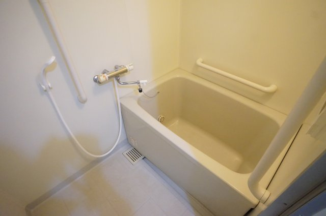 マンションベルベルの浴室|日々の疲れを癒すお風呂付です