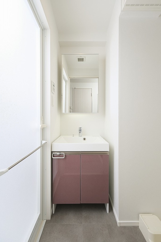 エンクレストベイ天神EASTの洗面所|ゆったりとスペースのある洗面所