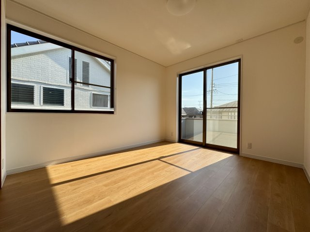 浜名区内野台の洋室|２階南東６帖洋室。