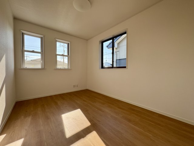 浜名区内野台の洋室|２階南西６帖洋室。