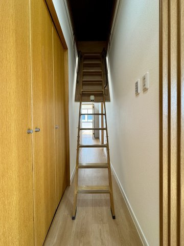 浜名区内野台の収納|屋根裏天井にも行けます♪