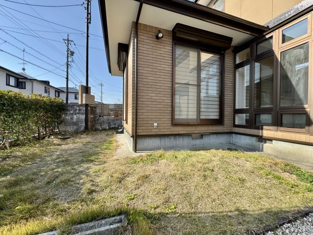 浜名区内野台の庭|お庭でお子様とプールで遊べるスペースもございます♪