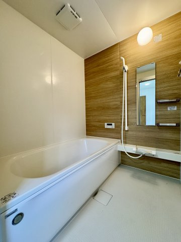 浜名区内野台の浴室|浴室は足を伸ばしてもゆったりとする事ができます♪