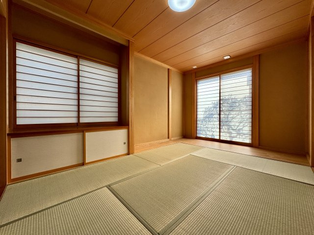 浜名区内野台の和室|１階約6帖東南和室。