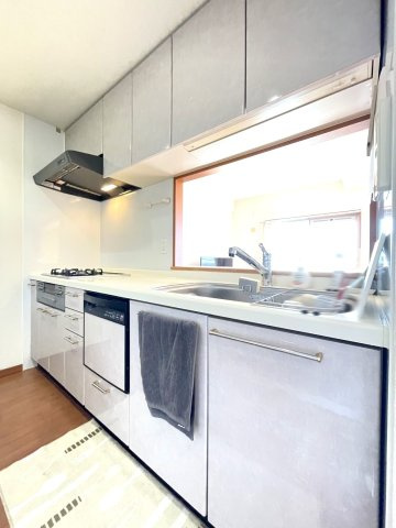 アルファステイツ知寄Ⅱのキッチン|キッチンは対面式で家族との会話を楽しみながら、テレビを見ながら食事の支度ができます。