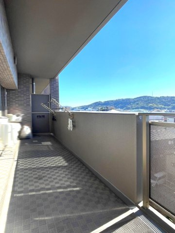 アルファステイツ知寄Ⅱのバルコニー|バルコニーは奥行き２ｍ。６階で南向きのため日当り・通風良好です。