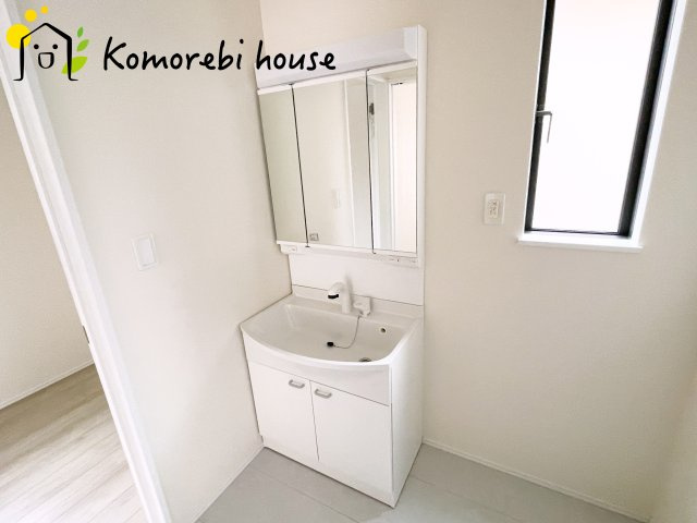 第7上尾西宮下　新築一戸建て　ハートフルタウン　Aの独立洗面台|独立洗面台で身支度をすべて済ませてしまいましょう