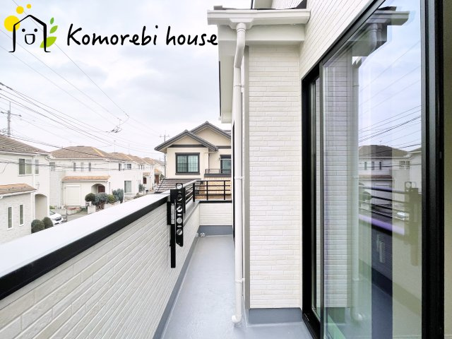 第7上尾西宮下　新築一戸建て　ハートフルタウン　Aのバルコニー|暖かな日差しのふりそそぐバルコニー