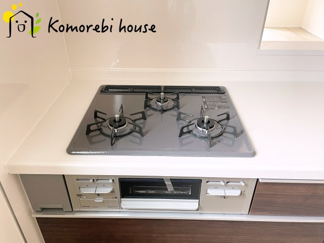 第7上尾西宮下　新築一戸建て　ハートフルタウン　Aのキッチン|コンパクトなキッチンで掃除もラクラク