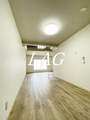 【居間・リビング】 | スカイビュー本多 | 洋室のお部屋です。