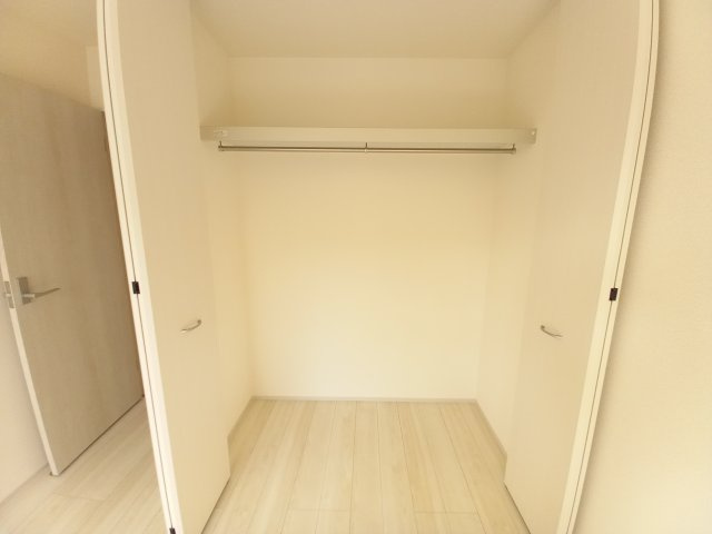 水戸市河和田町　4期の収納|クローゼット内にキャストなどを置いていただき、スペースの有効活用を！（同施工物件）