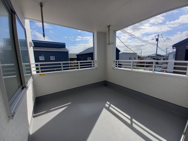 水戸市河和田町　4期のバルコニー|ルーフバルコニーで家族全員の洗濯物の干せちゃいます！屋根付きで急な雨でも安心！（同施工物件）