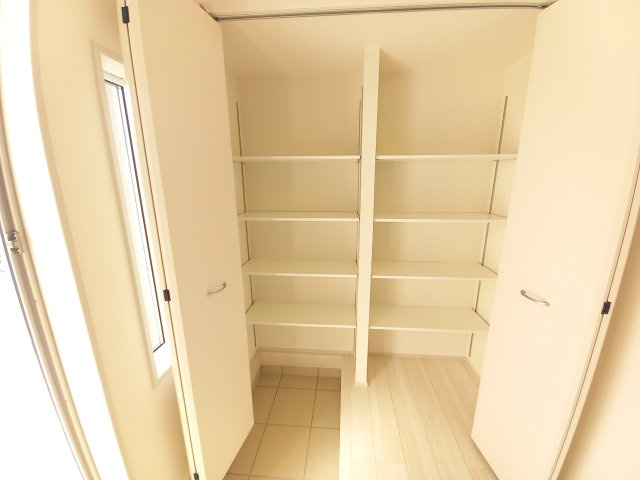 水戸市河和田町　4期の収納|シューズボックスは家族全員の靴が収納でき、いつでも玄関はすっきり！（同施工物件）