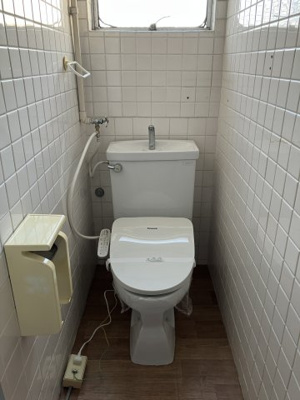 【トイレ】 | 小島ビル | 温水洗浄便座が付いています