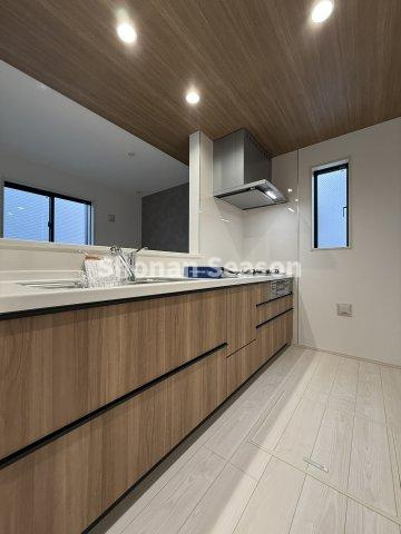 【キッチン】 | リビング全体を見渡せる対面キッチン◎
コミュニケーションが取りやすく、会話が楽しめます♪