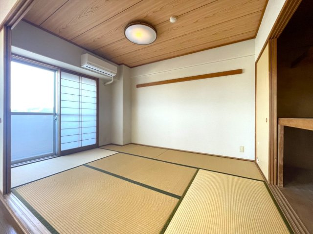 アルファステイツ桟橋通りⅡの和室|６畳の和室です。２０２０年製のエアコンもそのままお引渡しいたします。
