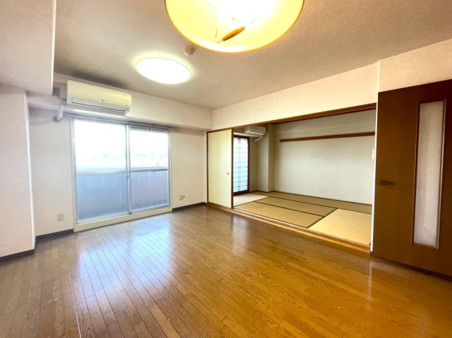 アルファステイツ桟橋通りⅡの居間・リビング|最上階１５階の３ＬＤＫのお部屋です。日当り・通風良好です。